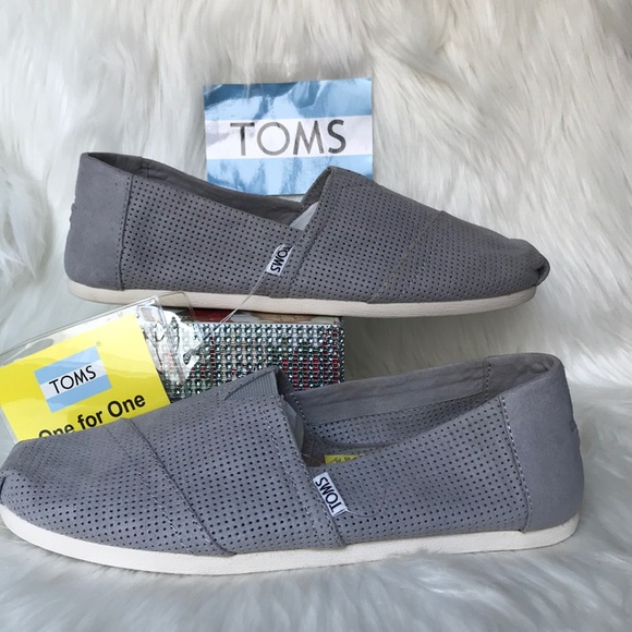 mens toms size 9